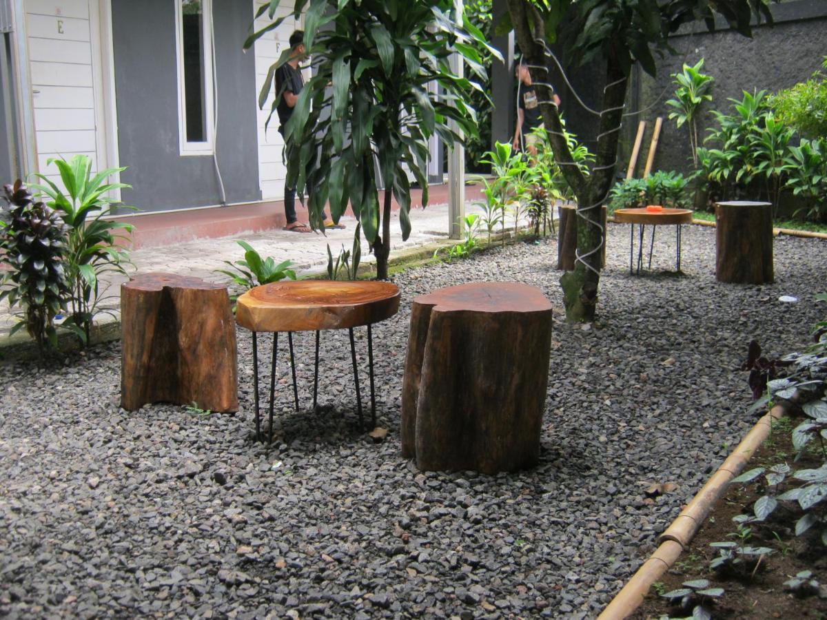 Aqilakost N Cafe Gadog Puncak Hotel Bogor Luaran gambar